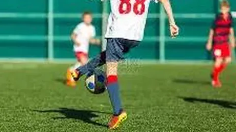 “友谊绿茵展！贵医女足携手社会球队庆“全民健身日”共筑贵州健身体验”